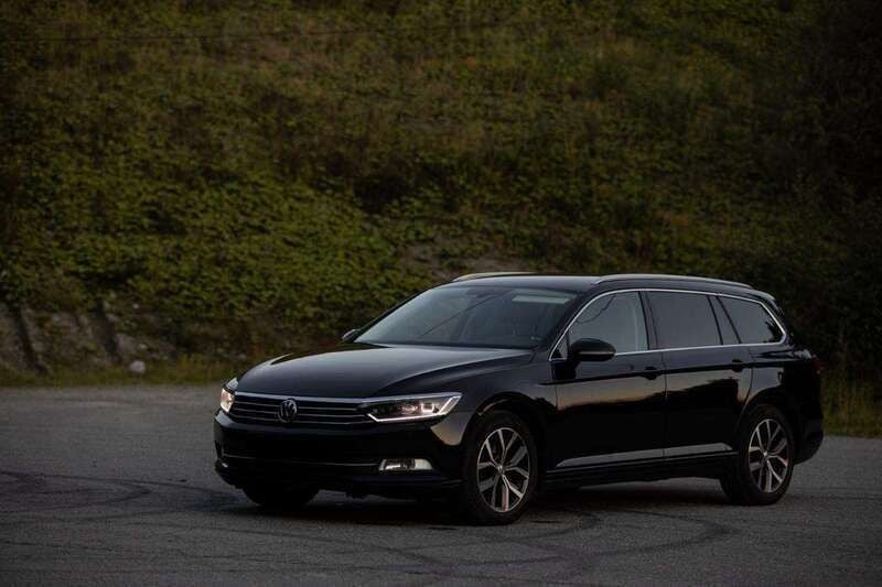 Schwarz Gebraucht 2016 VW Passat Comfortline Kombi | 7.795 € (Superpreis) - Bild 1/4