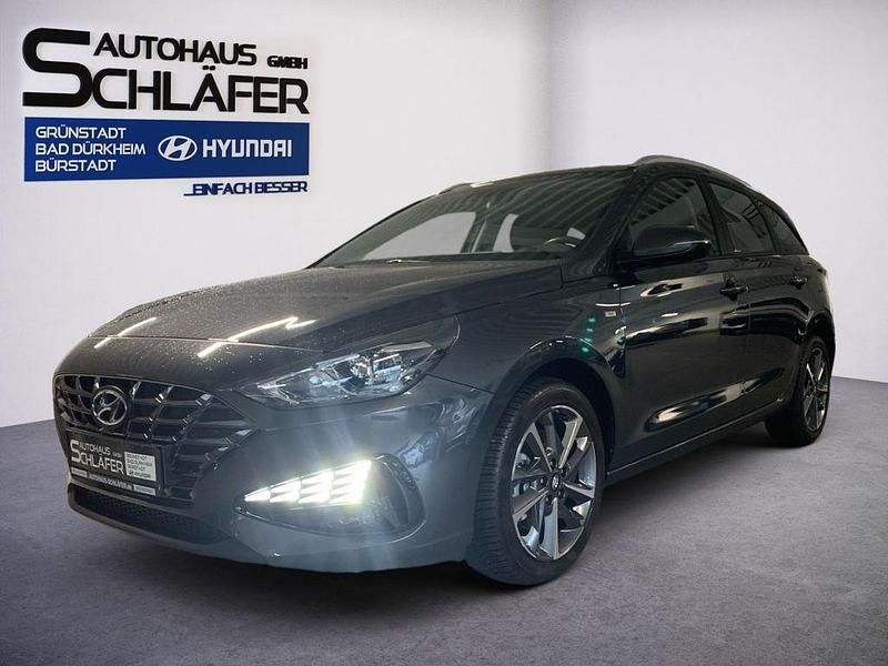 Dark knight / mic Gebraucht 2024 Hyundai i30 Trend Kombi | 23.880 € (Guter Preis) - Bild 1/4