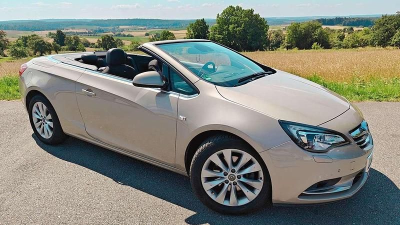 Beige Gebraucht 2015 Opel Cascada Innovation Cabrio | 13.999 € (Fairer Preis) - Bild 1/4