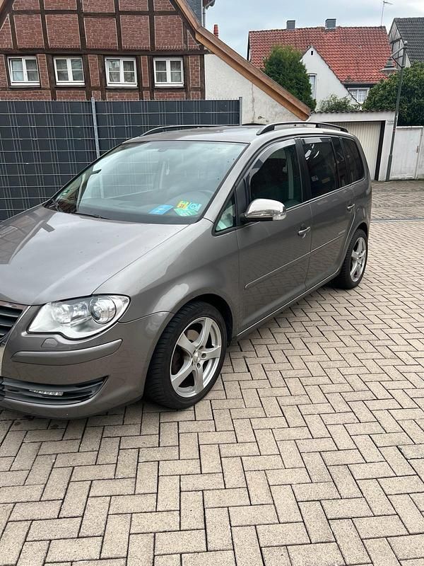 Grau Gebraucht 2008 VW Touran Van / Kleinbus | 5.500 € (Fairer Preis) - Bild 1/4