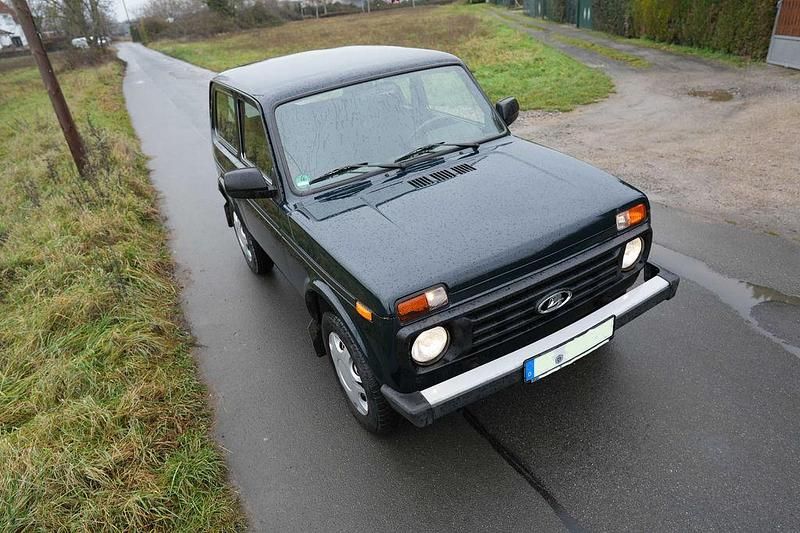 Gebraucht Lada niva 83 PS (61 kW) 2020 Grün SUV