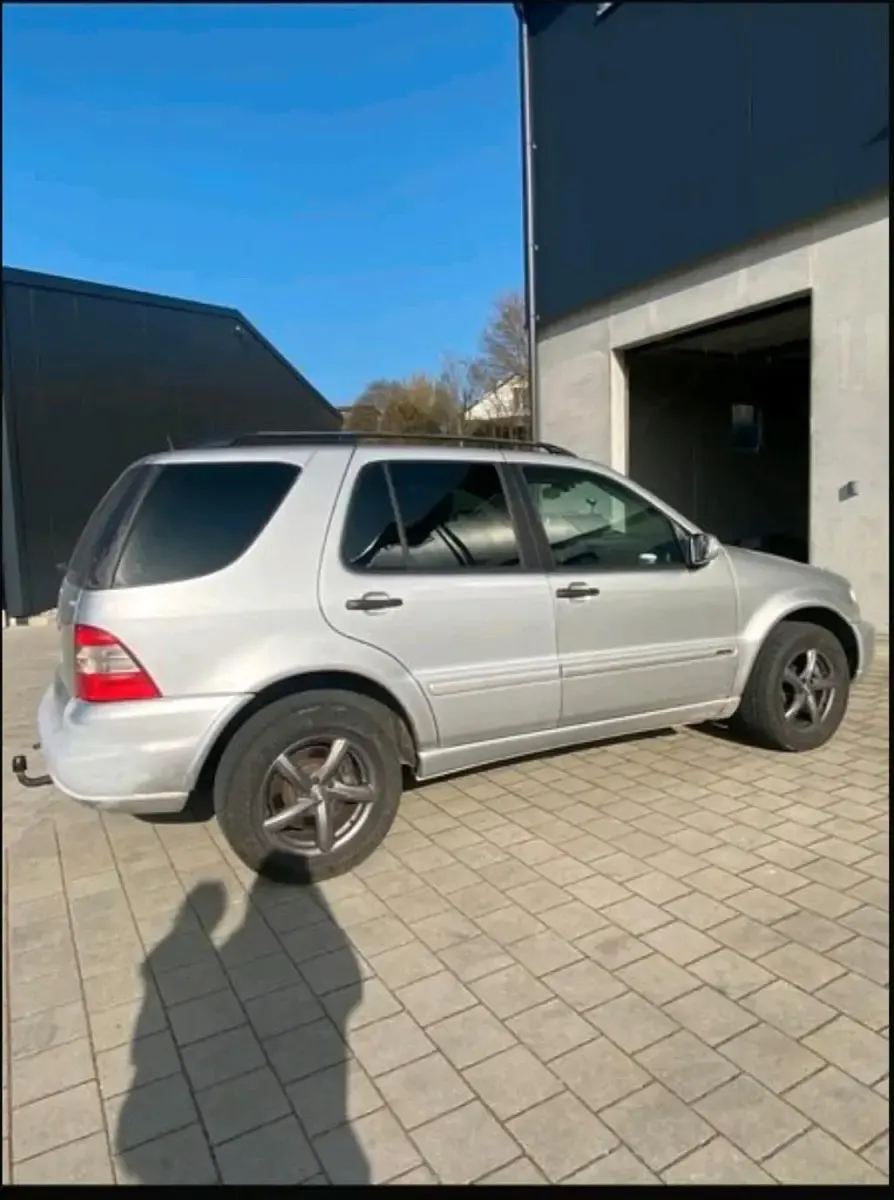 Gebraucht Mercedes ML270 163 PS (119 kW) 2004 Grau SUV