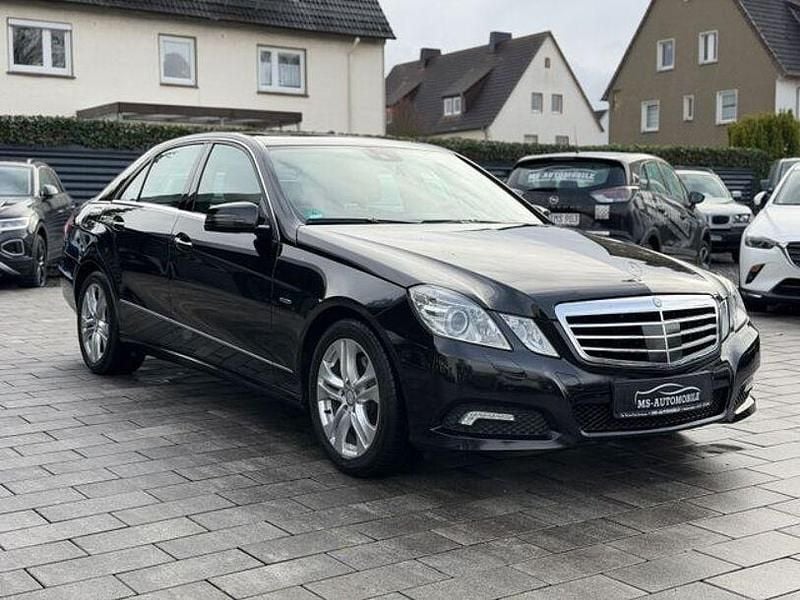 Gebraucht Mercedes E250 Avantgarde 204 PS (150 kW) 2010 Schwarz Limousine