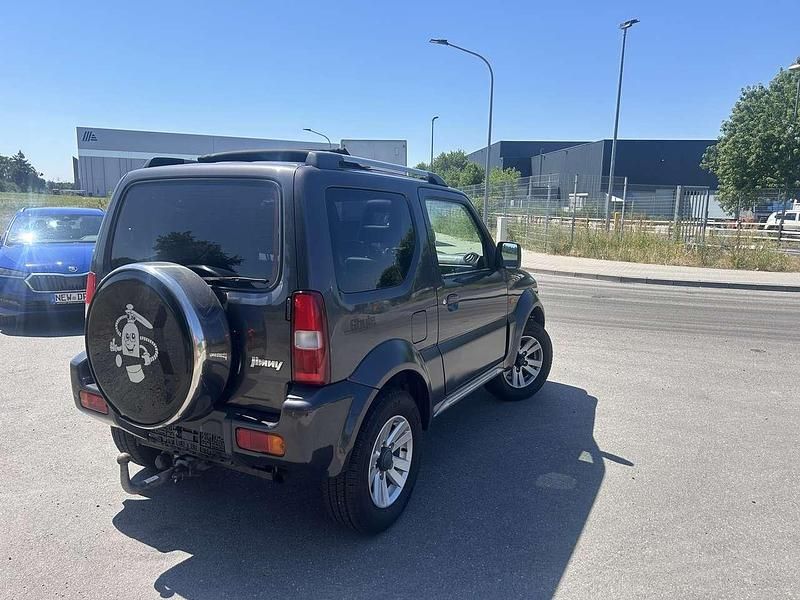 Grau Gebraucht 2011 Suzuki Jimny Style SUV | 15.500 € - Bild 1/4