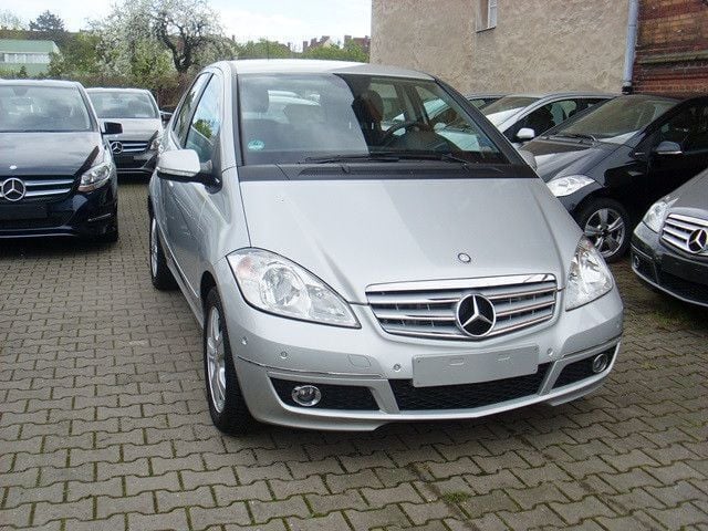 Gebraucht Mercedes A180 Avantgarde 109 PS (80 kW) 2012 Silber Van / Kleinbus