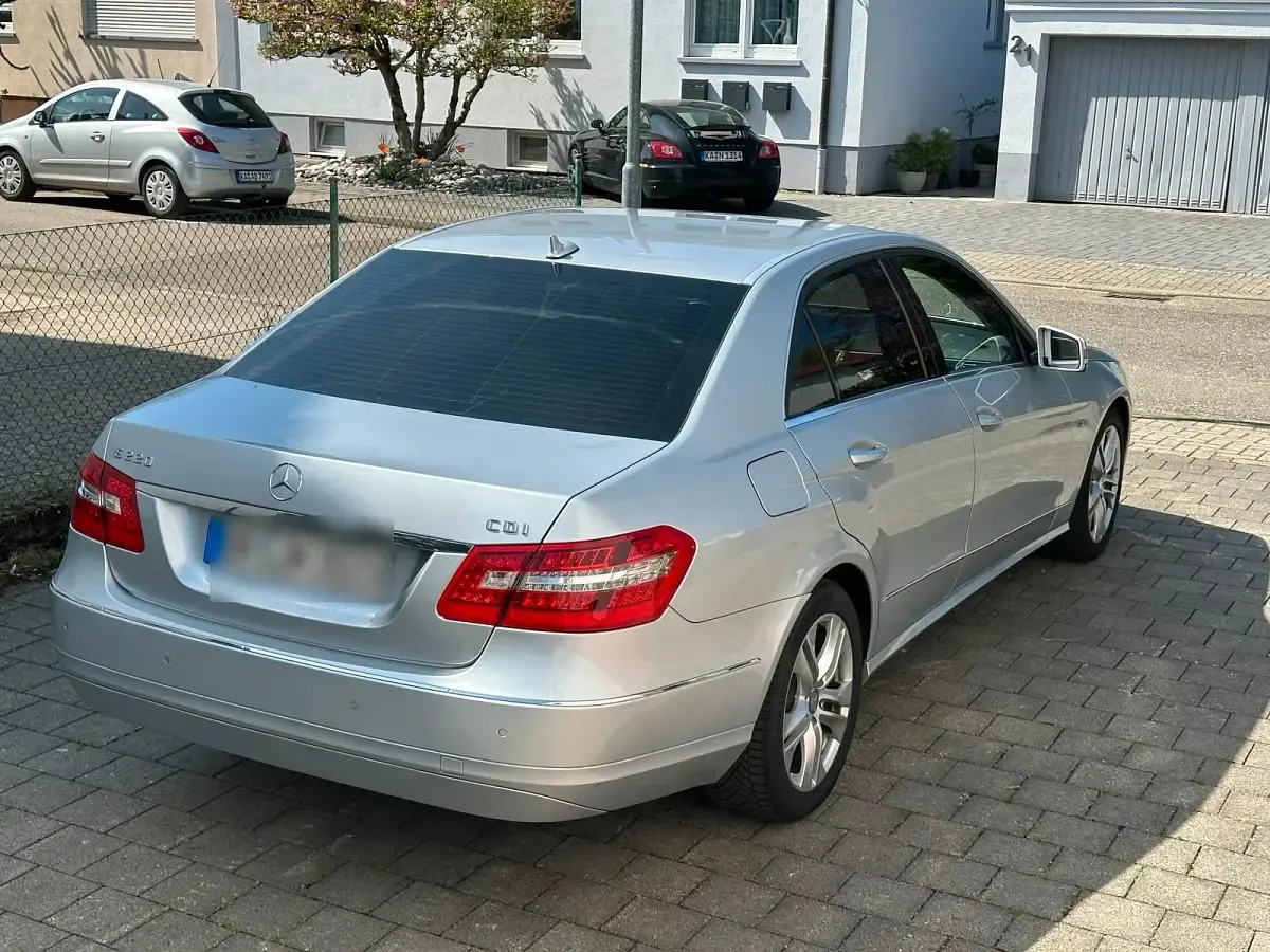 Gebraucht Mercedes E220 170 PS (125 kW) 2009 Silber Limousine