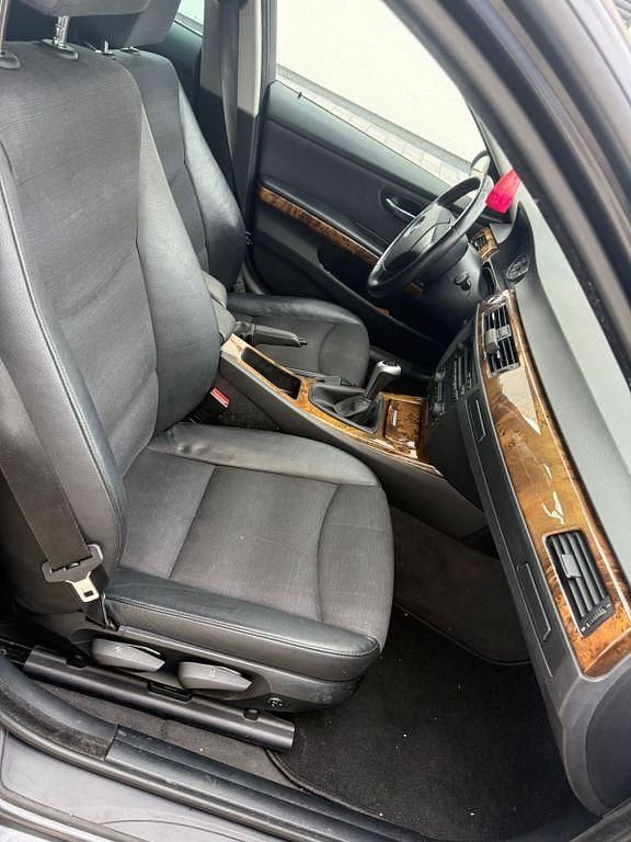 Gebraucht BMW 320 163 PS (119 kW) 2006 Schwarz Kombi