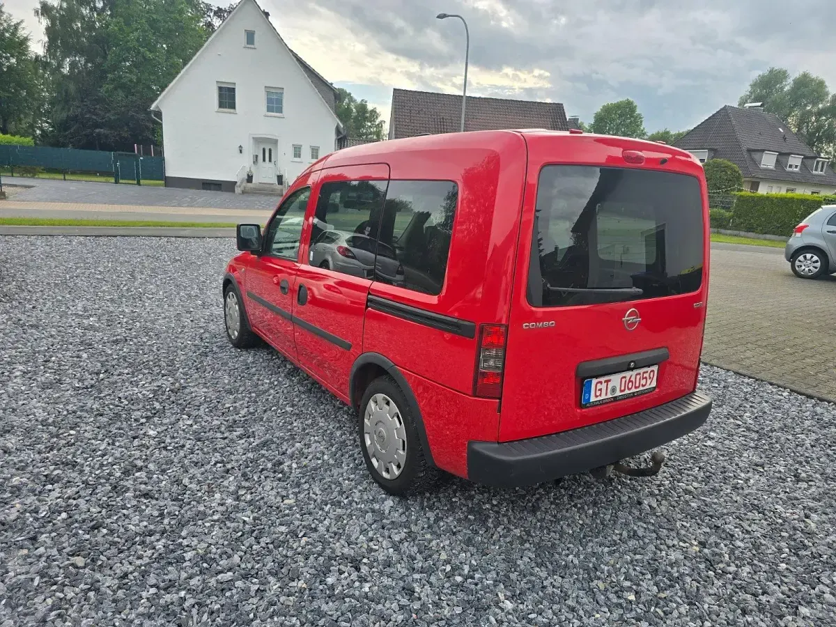 Gebraucht Opel Combo 75 PS (55 kW) 2010 Rot Van / Kleinbus