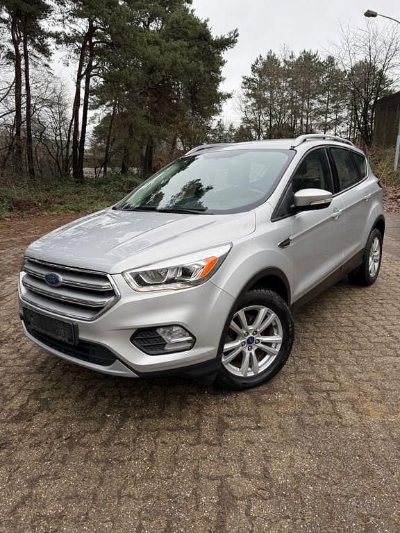 Gebraucht Ford Kuga Trend 120 PS (88 kW) 2017 Silber SUV