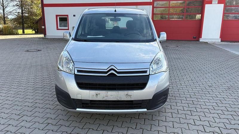Grau Gebraucht 2016 Citroën Berlingo SELECTION Van / Kleinbus | 6.900 € (Fairer Preis) - Bild 1/4
