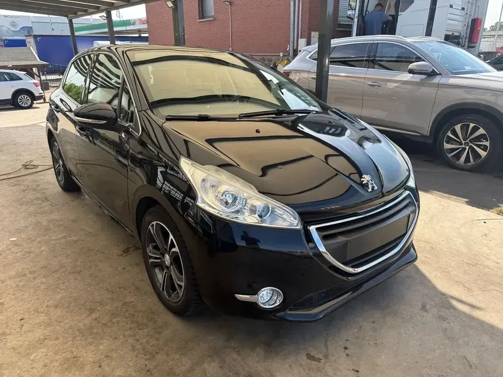 Gebraucht Peugeot 208 Allure 82 PS (60 kW) 2015 Schwarz Kleinwagen