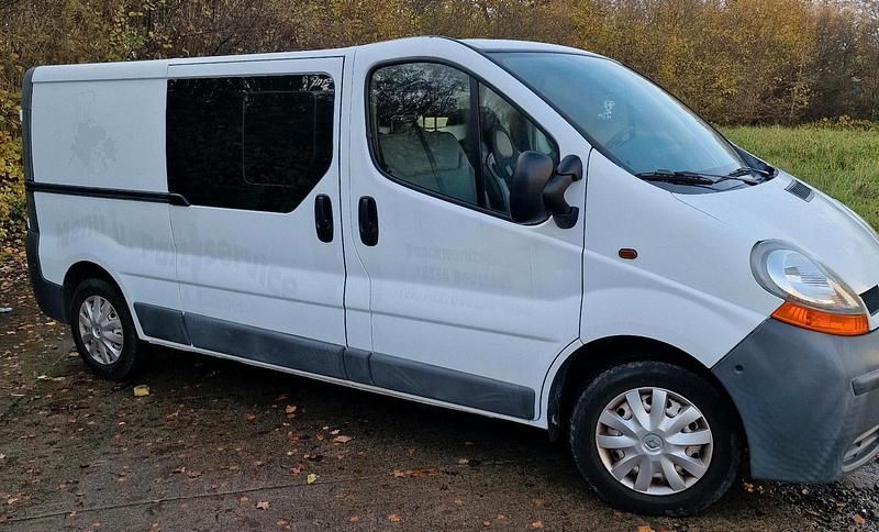 Weiß Gebraucht 2005 Renault Traffic Van / Kleinbus | 4.550 € - Bild 1/4