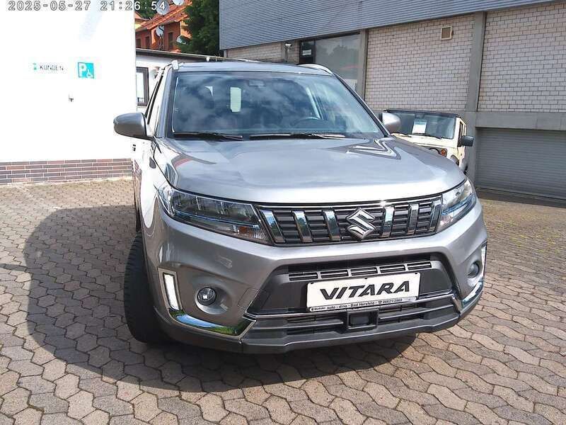 Grau Gebraucht 2021 Suzuki Vitara SUV | 21.490 € (Fairer Preis) - Bild 1/4