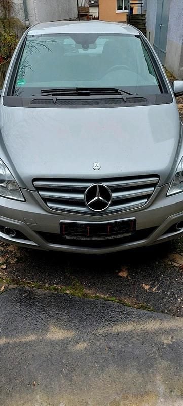 Silber Gebraucht 2009 Mercedes B180 Van / Kleinbus | 4.800 € (Guter Preis) - Bild 1/4