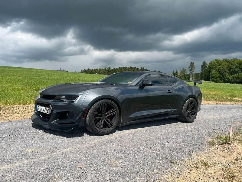 Grau Gebraucht 2018 Chevrolet Camaro ZL1 Coupé | 83.000 € (Teuer) - Bild 1/4