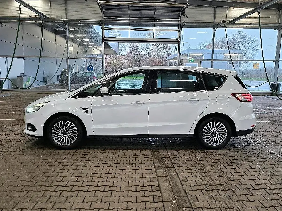Gebraucht Ford S-MAX Titanium 150 PS (110 kW) 2018 Weiß Van / Kleinbus