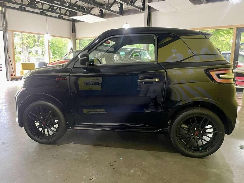 Ny Ligier JS50 2025 Svart Halvkombi