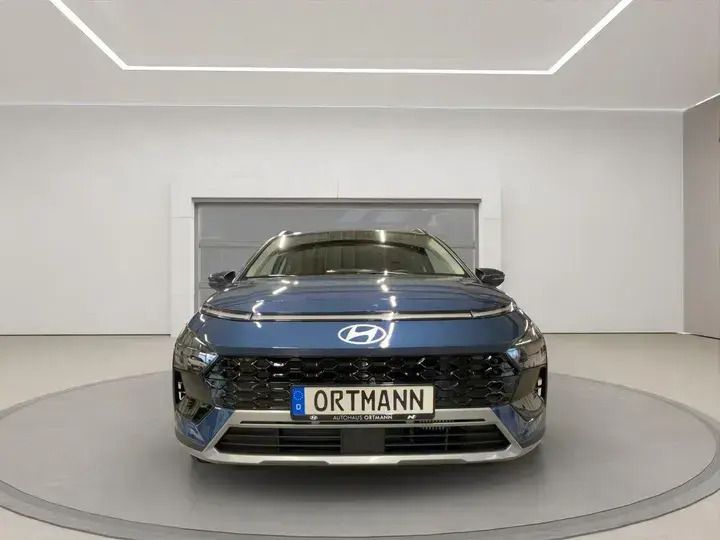 Vibrant blue Gebraucht 2024 Hyundai Bayon Trend SUV | 25.790 € (Teuer) - Bild 1/3
