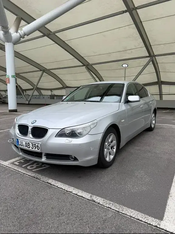 Gebraucht BMW 520 170 PS (125 kW) 2004 Silber Limousine