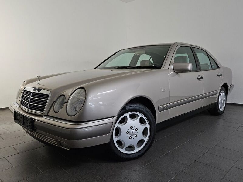 Gebraucht Mercedes E320 Elegance 220 PS (161 kW) 1996 Gold Limousine