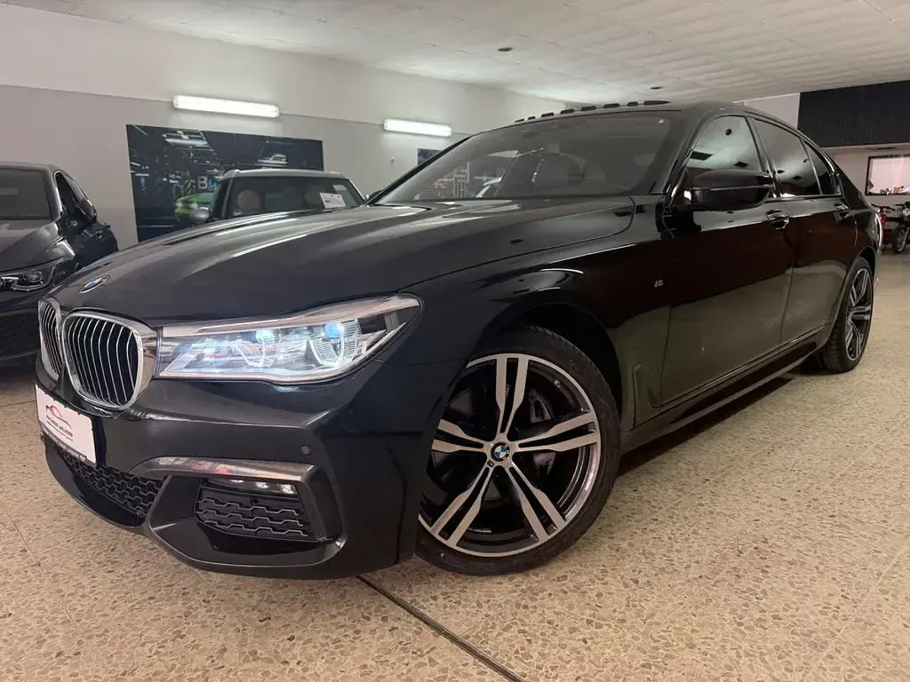 Gebraucht BMW 730 Sport Line 265 PS (194 kW) 2019 Saphirschwarz Limousine