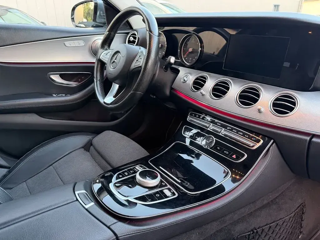 Gebraucht Mercedes E220 Avantgarde 194 PS (142 kW) 2017 Grau Limousine