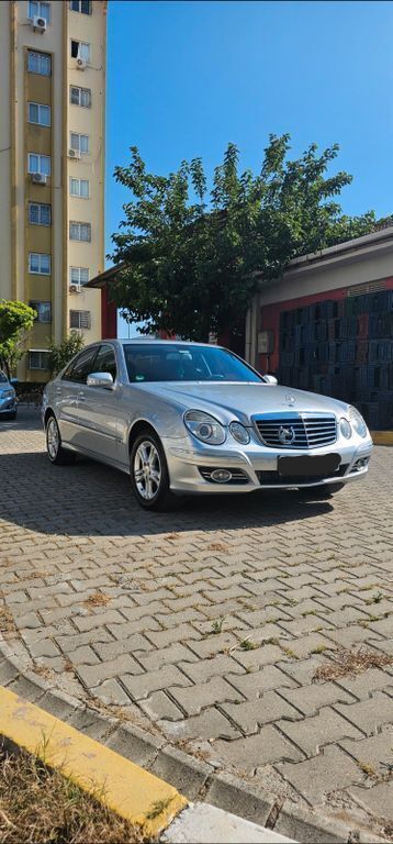 Grau Gebraucht 2007 Mercedes E280 Avantgarde Limousine | 11.750 € - Bild 1/4