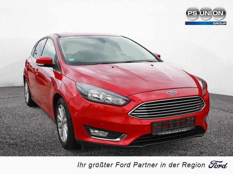 Candy rot Gebraucht 2016 Ford Focus Titanium Limousine | 7.990 € (Fairer Preis) - Bild 1/4