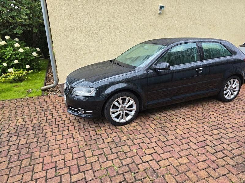 Schwarz Gebraucht 2010 Audi A3 Ambiente Limousine | 6.500 € (Etwas zu teuer) - Bild 1/4