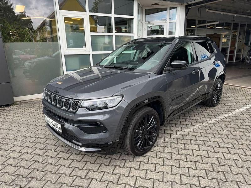 Grau Gebraucht 2024 Jeep Compass SUV | 31.900 € (Fairer Preis) - Bild 1/4