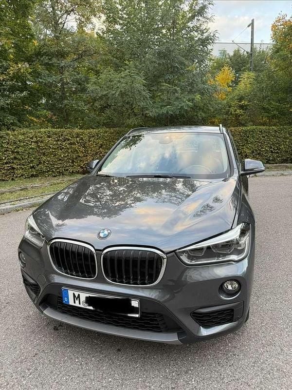 Grau Gebraucht 2019 BMW X1 Advantage SUV | 23.500 € (Guter Preis) - Bild 1/4