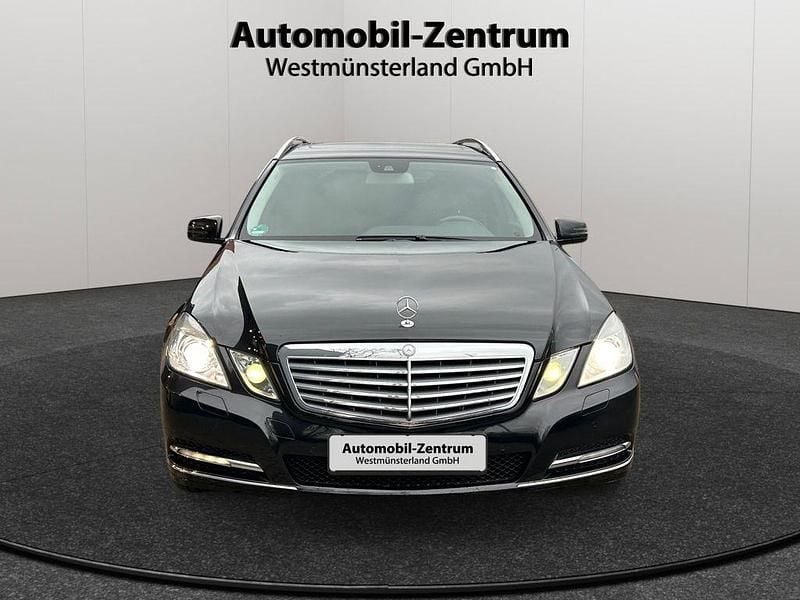 Gebraucht Mercedes E220 Elegance 170 PS (125 kW) 2012 Obsidianschwarz Kombi