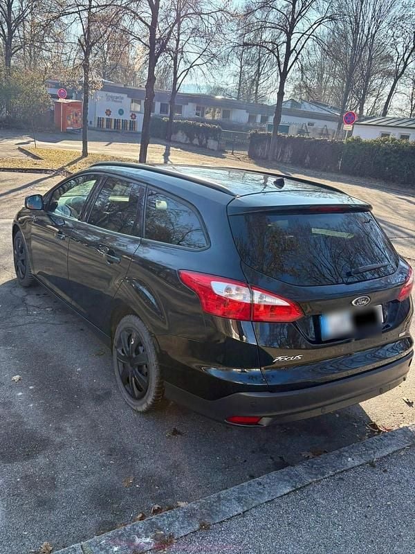 Gebraucht Ford Focus Trend 125 PS (91 kW) 2013 Schwarz Kombi