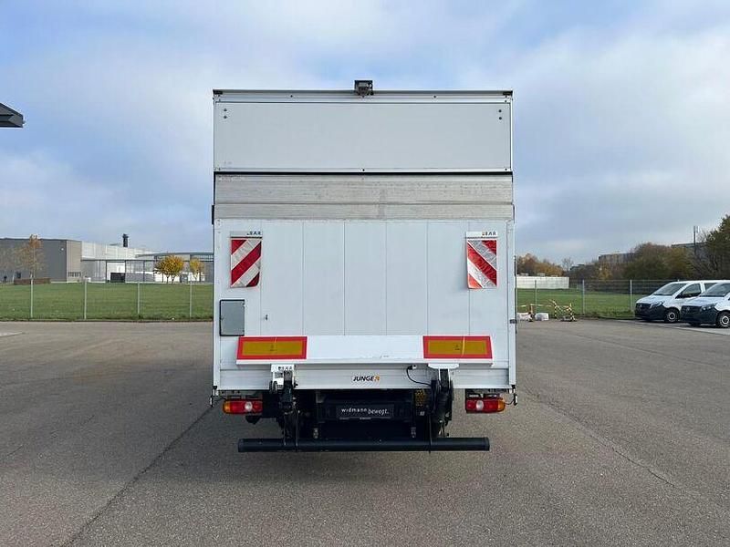 Gebraucht Mitsubishi Canter 175 PS (128 kW) 2022 Grün Van