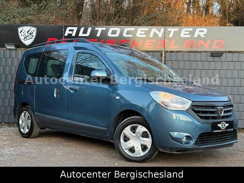 Blau Gebraucht 2015 Dacia Dokker Lauréate Van / Kleinbus | 7.999 € (Guter Preis) - Bild 1/4