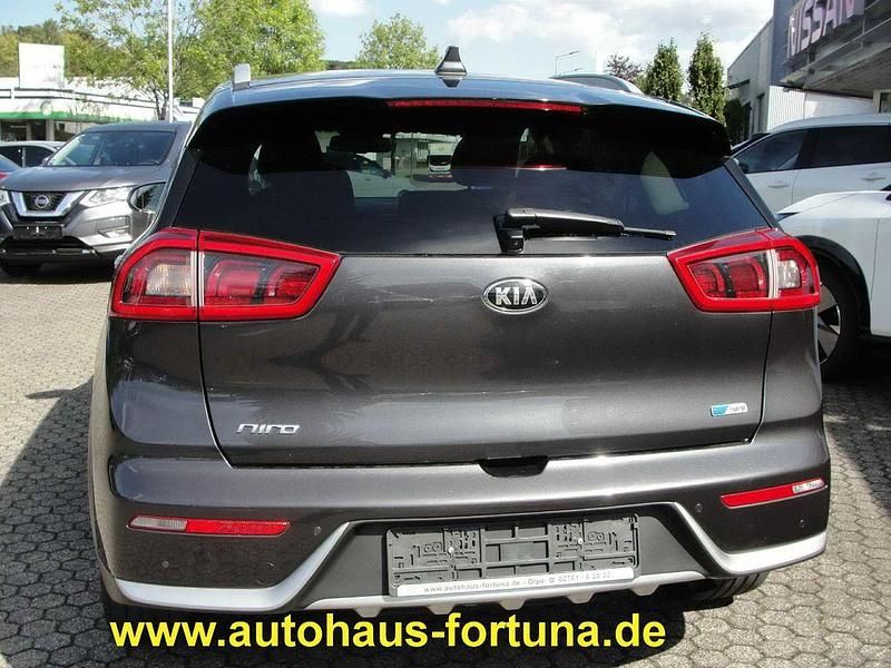Gebraucht Kia Niro Vision 105 PS (77 kW) 2017 Platinum graphite SUV