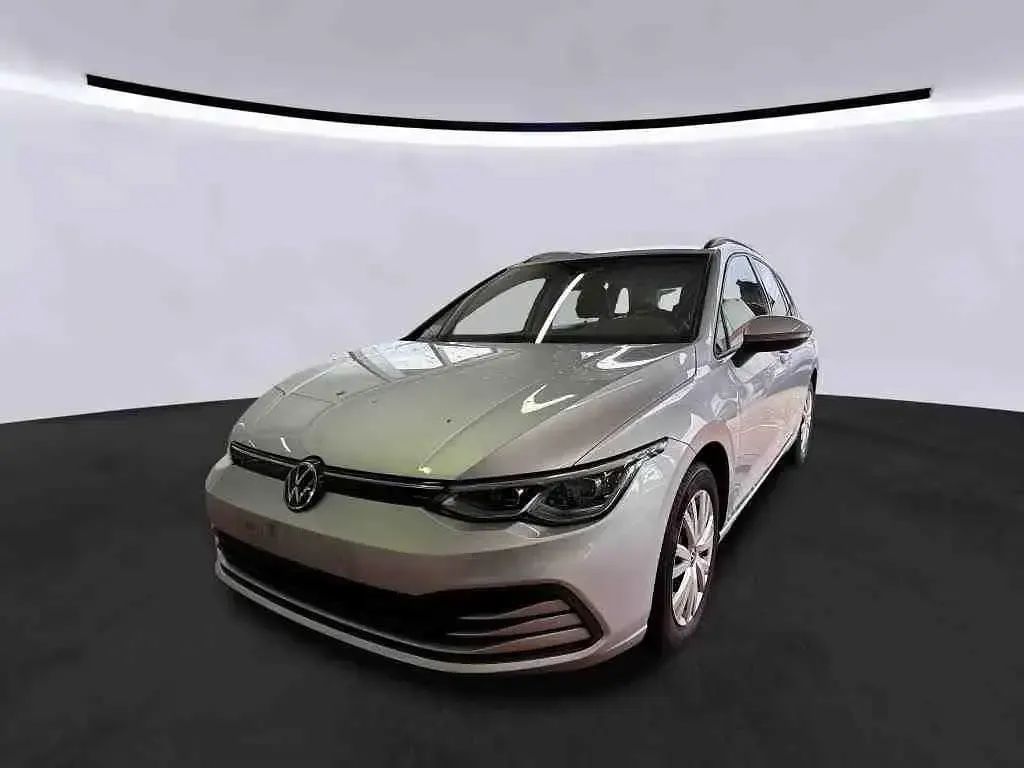Gebraucht VW Golf VIII Life 131 PS (96 kW) 2023 Reflexsilber metallic Kombi