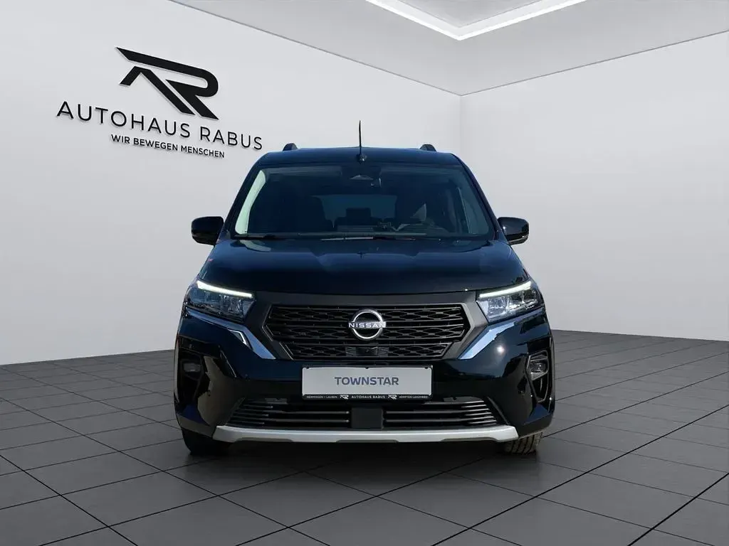 Neu Nissan Townstar Tekna 131 PS (96 kW) 2026 Schwarz Kombi