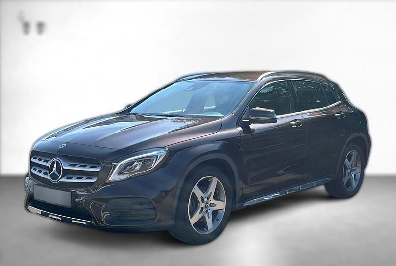 Braun metallic Gebraucht 2018 Mercedes GLA180 AMG line SUV | 23.460 € (Fairer Preis) - Bild 1/4