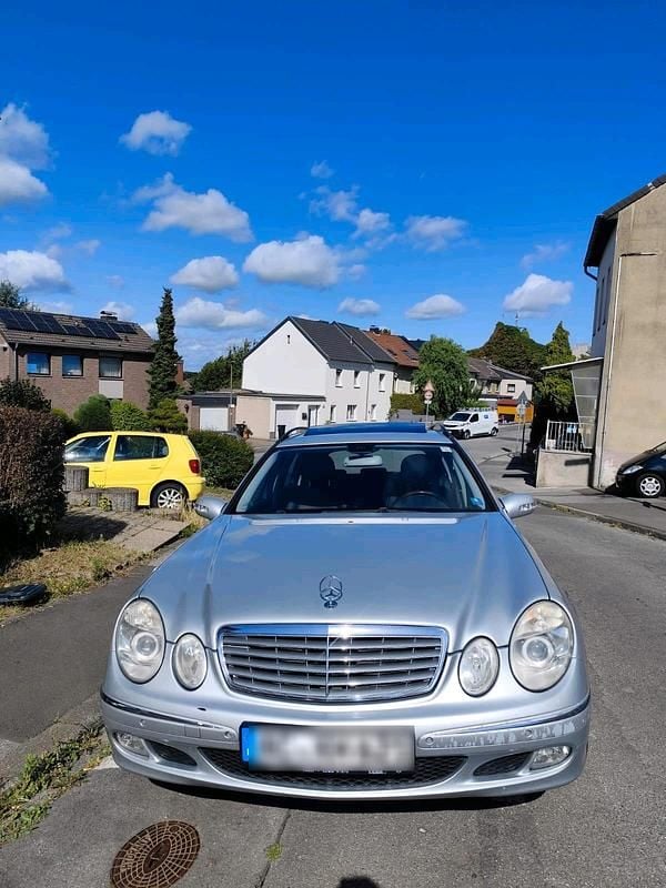 Silber Gebraucht 2025 Mercedes E280 Kombi | 4.499 € - Bild 1/4