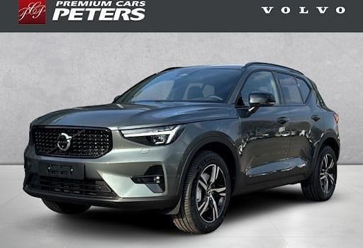 Neu Volvo XC40 Plus 197 PS (144 kW) 2026 Grün SUV
