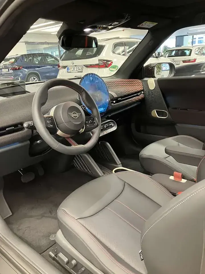 Gebraucht Mini Cooper SE 160 kW (218 PS) 2024 Schwarz Kleinwagen