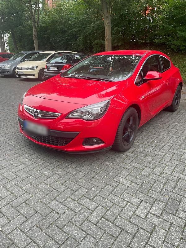 Rot Gebraucht 2011 Opel Astra GTC Limousine | 7.500 € - Bild 1/4