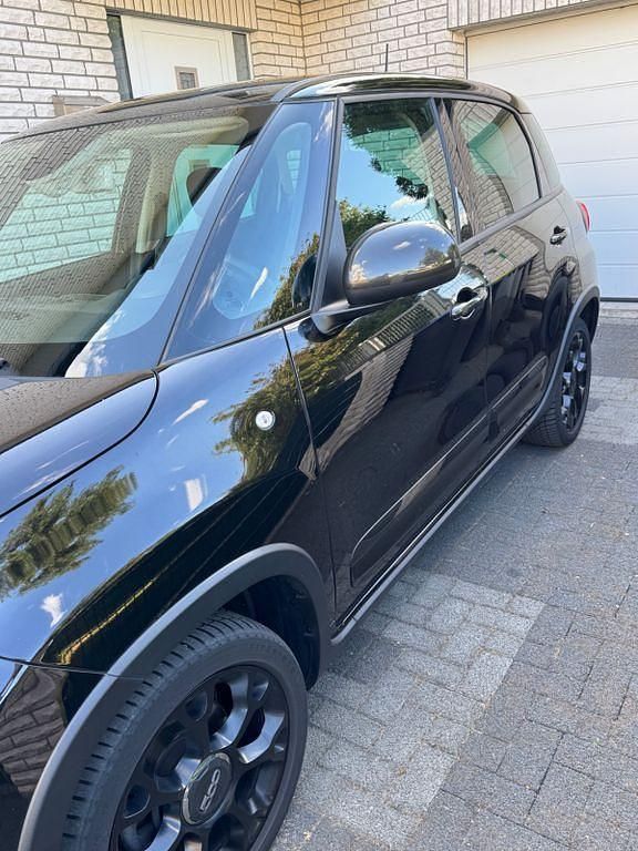 Schwarz Gebraucht 2020 Fiat 500L Cross Van / Kleinbus | 10.999 € (Guter Preis) - Bild 1/4