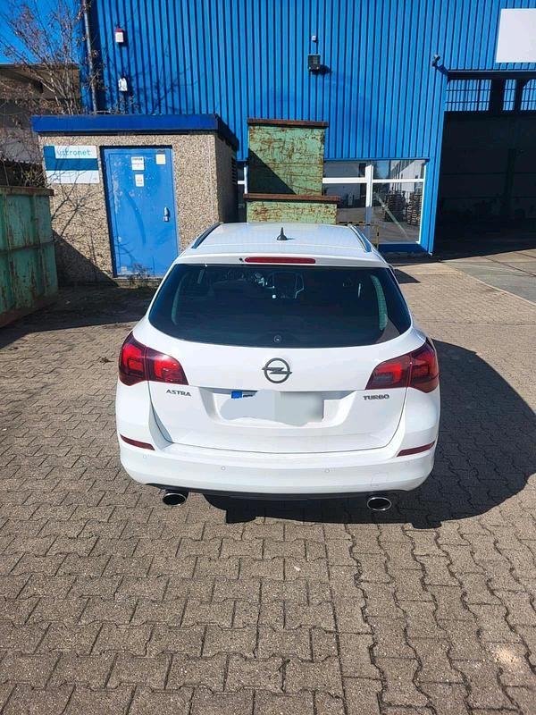 Gebraucht Opel Astra 180 PS (132 kW) 2012 Weiß Kombi