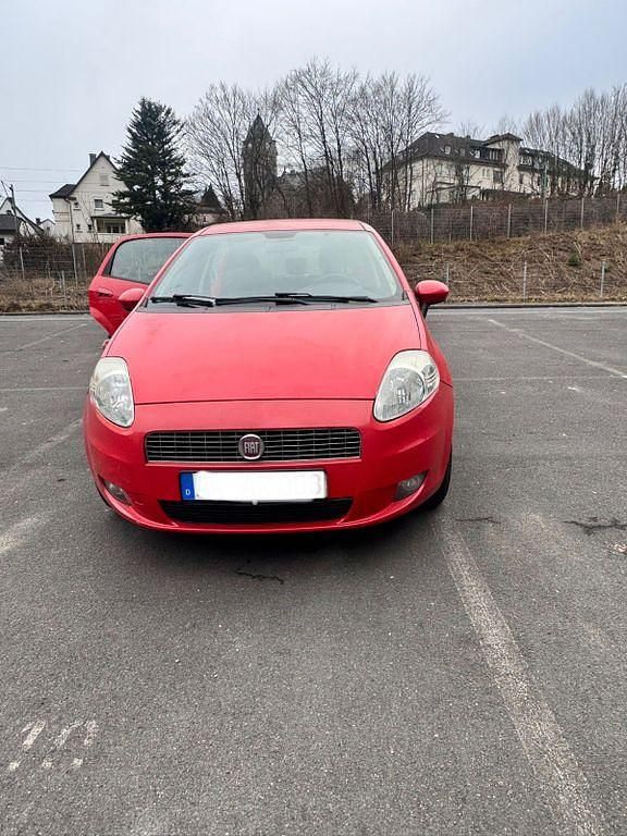Rot Gebraucht 2008 Fiat Punto Limousine | 1.490 € (Fairer Preis) - Bild 1/4