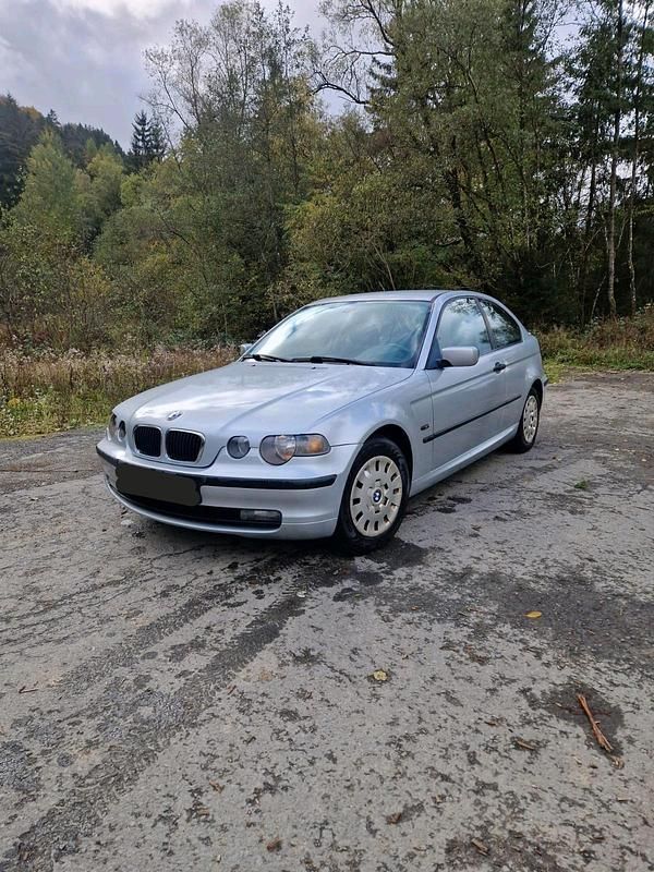 Grau Gebraucht 2003 BMW 318 Compact Kleinwagen | 700 € (Superpreis) - Bild 1/4