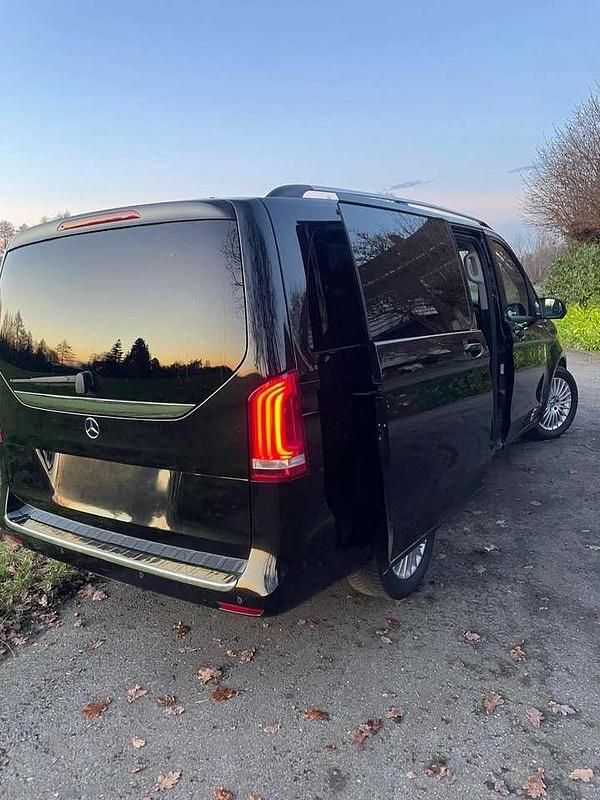 Gebraucht Mercedes V220 163 PS (119 kW) 2019 Schwarz Van / Kleinbus