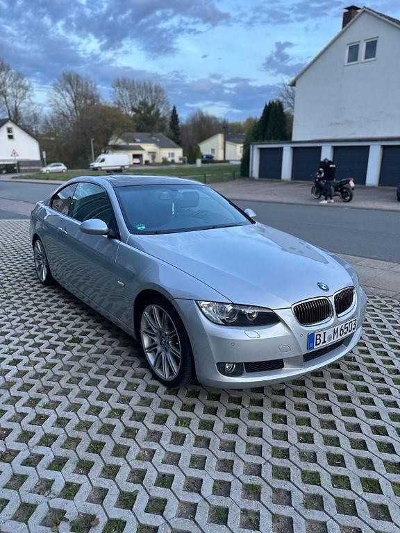 Gebraucht BMW 325 218 PS (160 kW) 2007 Silber Coupé
