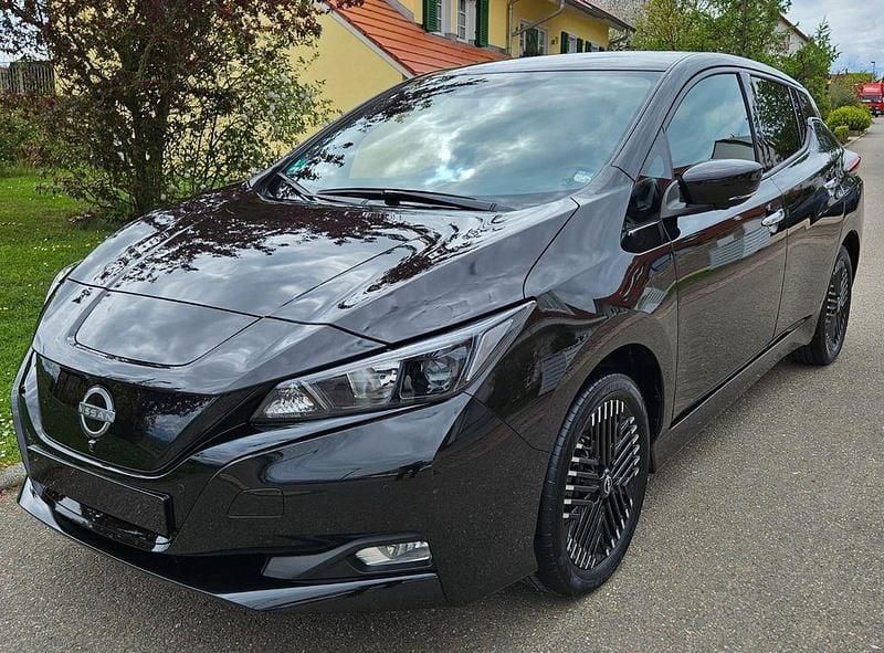 Schwarz Gebraucht 2022 Nissan Leaf N-Connecta Kleinwagen | 18.800 € (Fairer Preis) - Bild 1/4